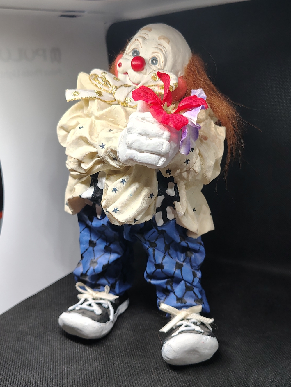 Vintage Cast Art Clown Figurine With Flower Bouquet 1993 Signed